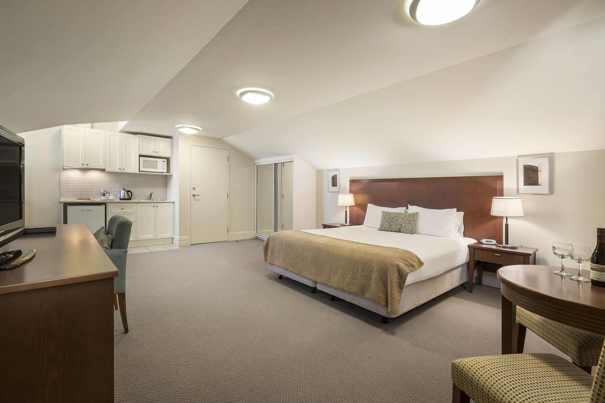 Launceston Central Apartment Hotel Official Екстер'єр фото